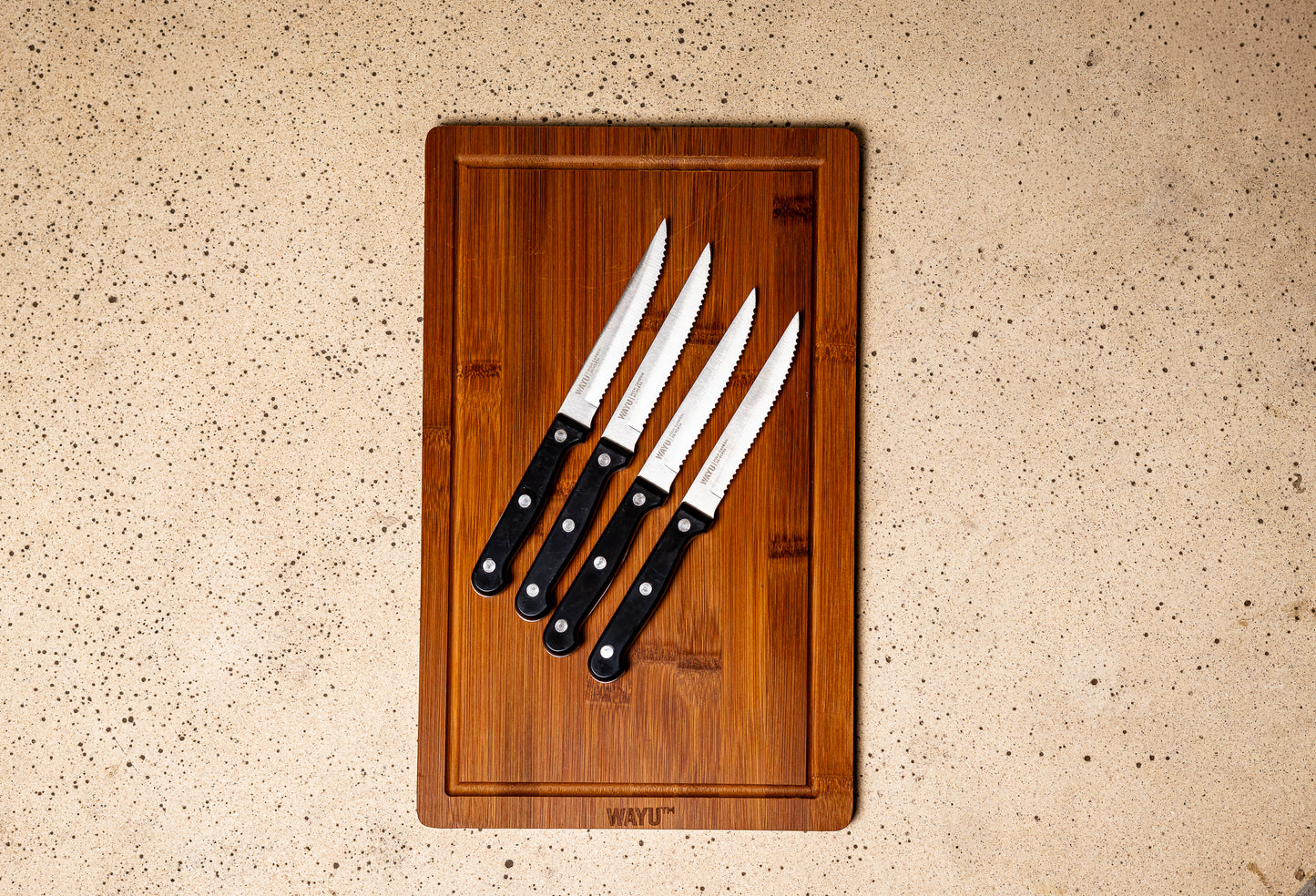 
                  
                    Set 4 Cuchillos + Tabla Bamboo
                  
                