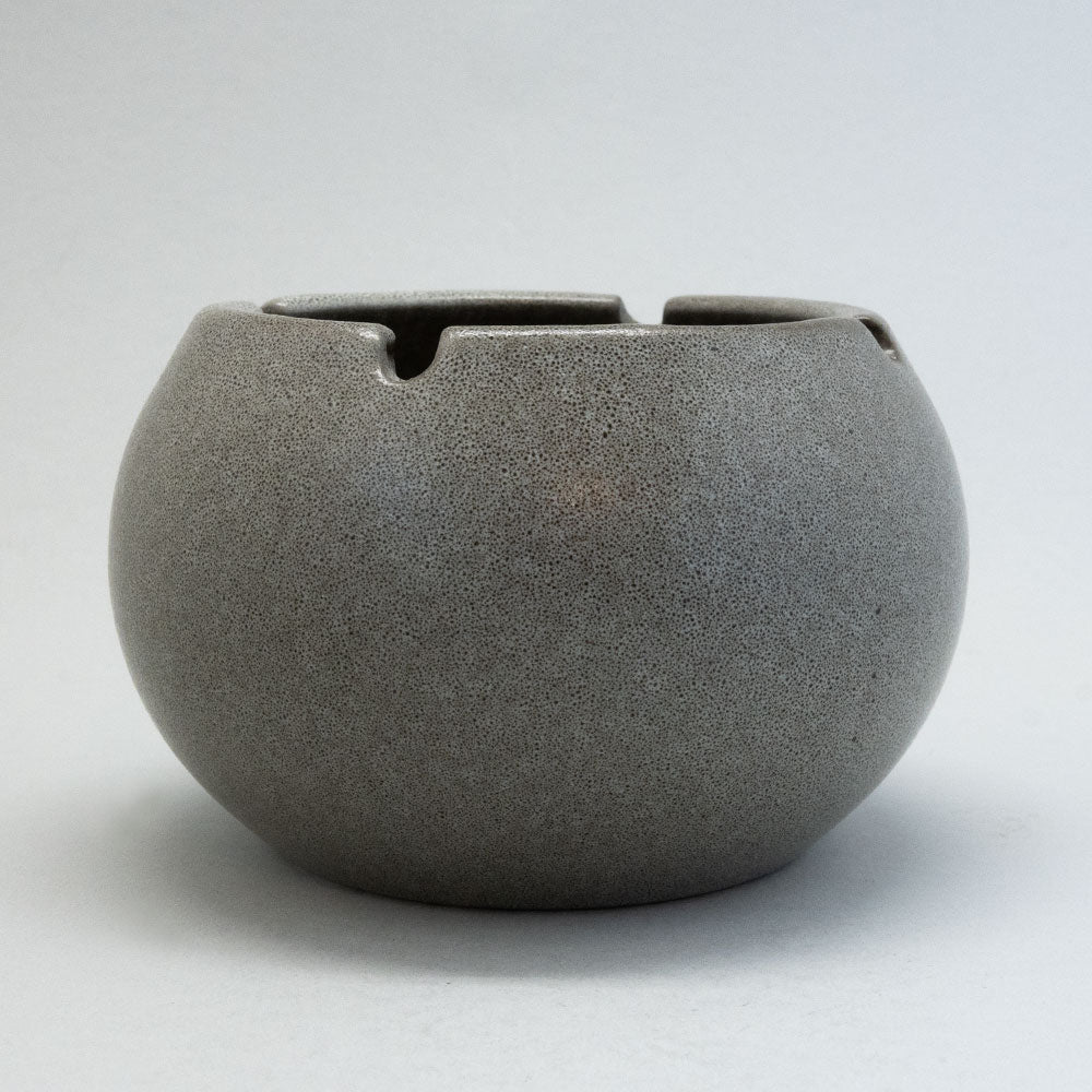 
                  
                    Cenicero porcelana
                  
                