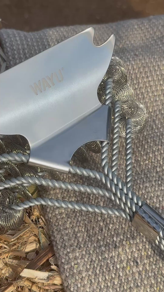 
                  
                    Cargar y reproducir el video en el visor de la galería, Cepillo Limpia Parrillas Con Raspador Wayu
                  
                